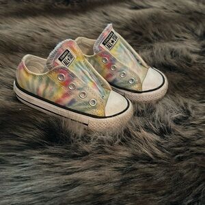 Converse all star girls size 5 low top tie dye shoes